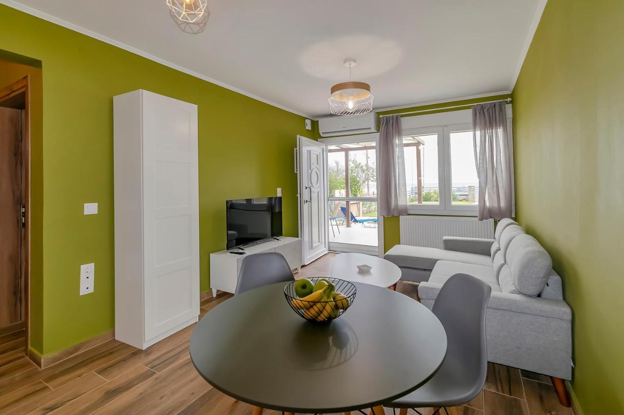Azzurro Seafront Houses Nea Kallikrateia Eksteriør billede
