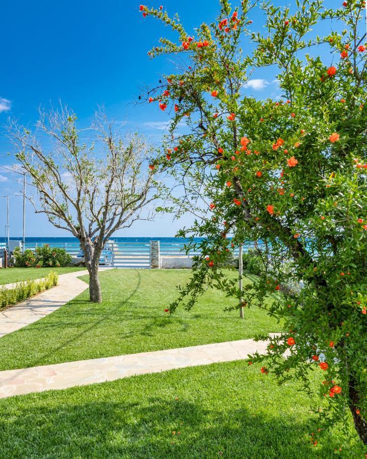 Azzurro Seafront Houses Nea Kallikrateia Eksteriør billede